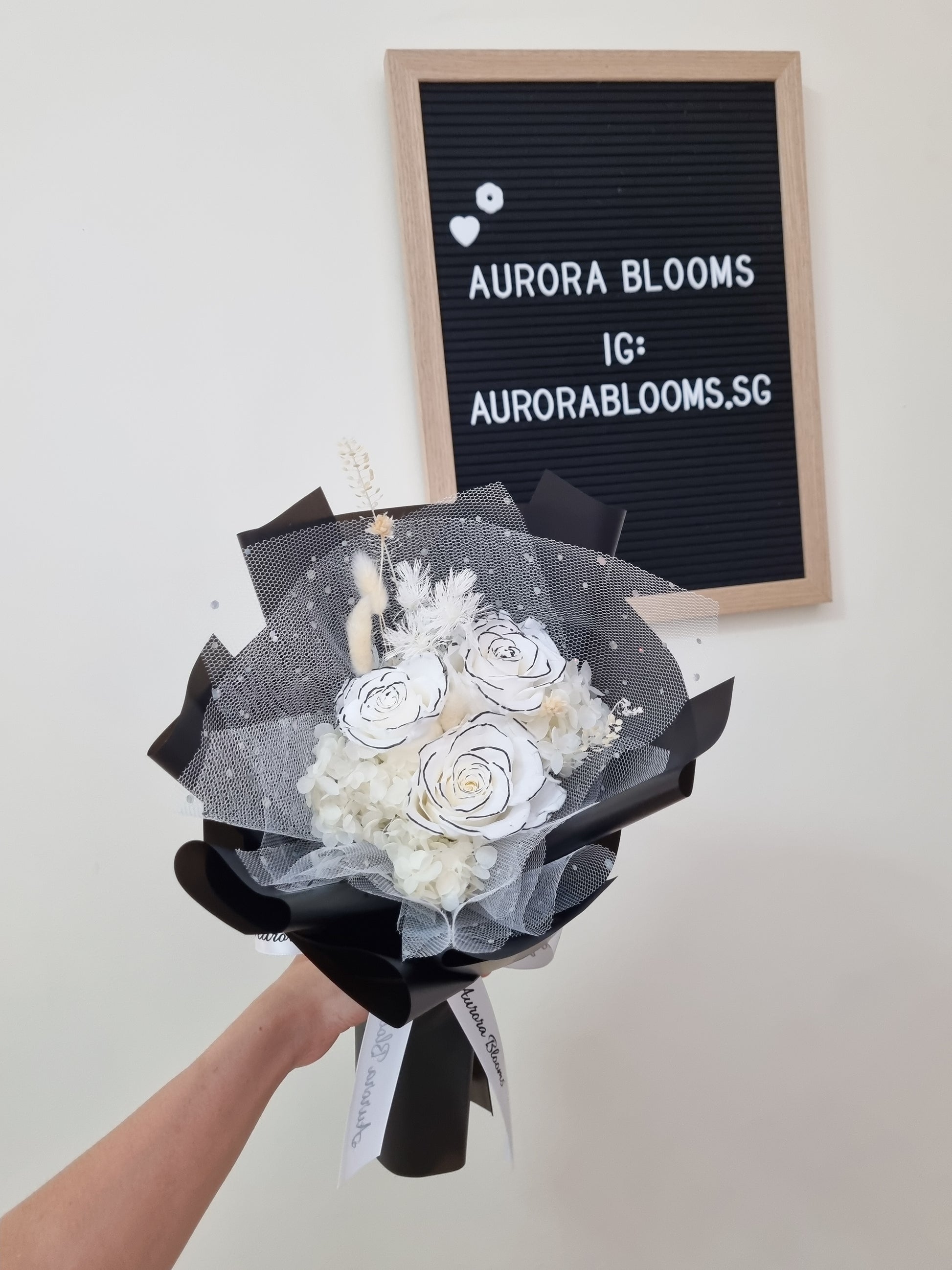 Chanel White Rose - Preserved Rose Bouquet – Aurora Blooms